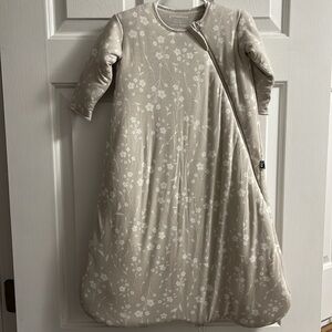 Gunamuna Long Sleeve Sleep Bag in Magnolia Print 
Size: 3-9Months